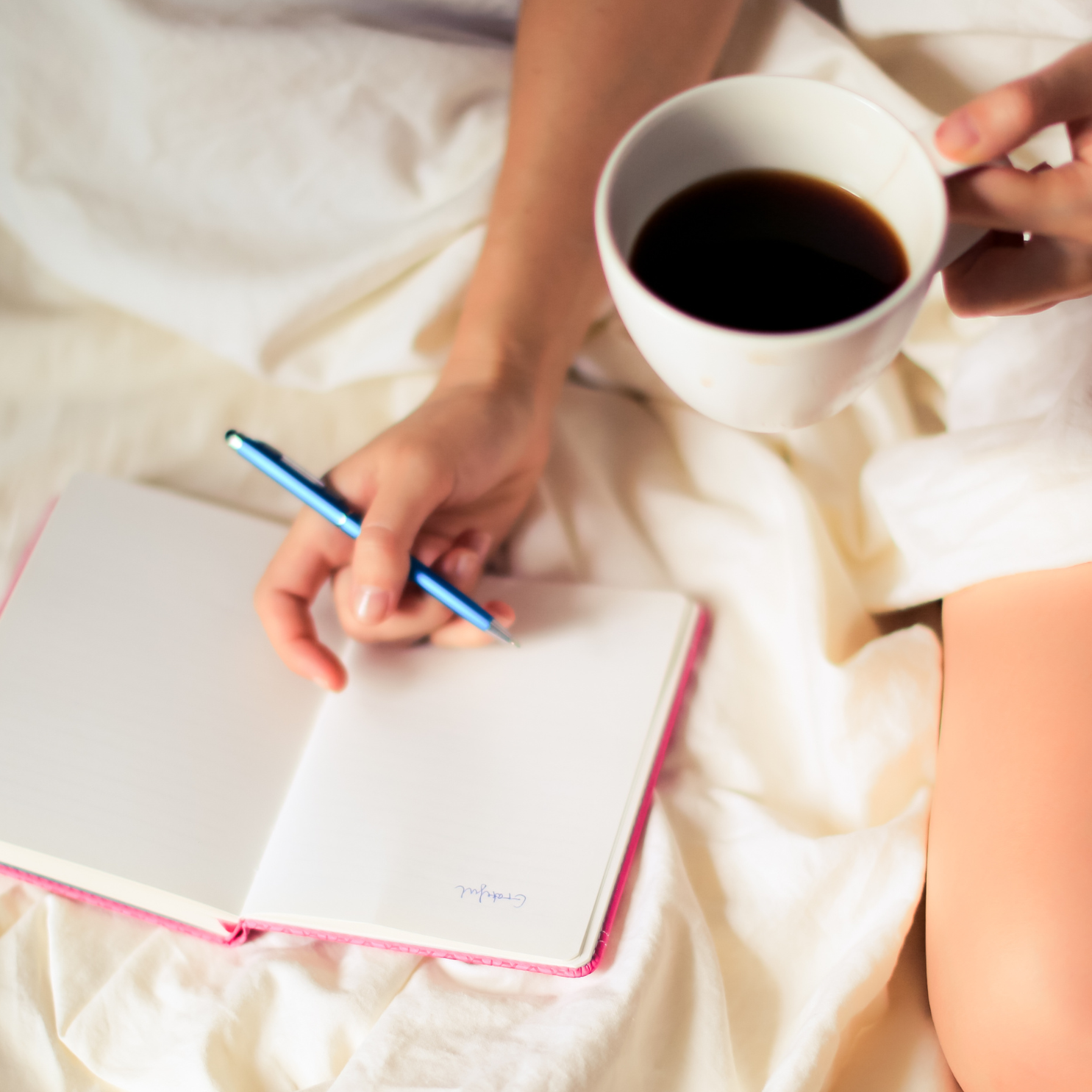koffie ochtendroutine schrijven boekje pen journaling
